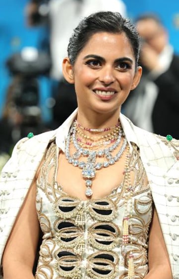 المجوهرات الفاخرة تتحول إلى حديث حفل Met Gala  لعام 2025 والقلادات المرصعة بالألماس والأحجار الكريمة تتصدر المنافسة بين النج